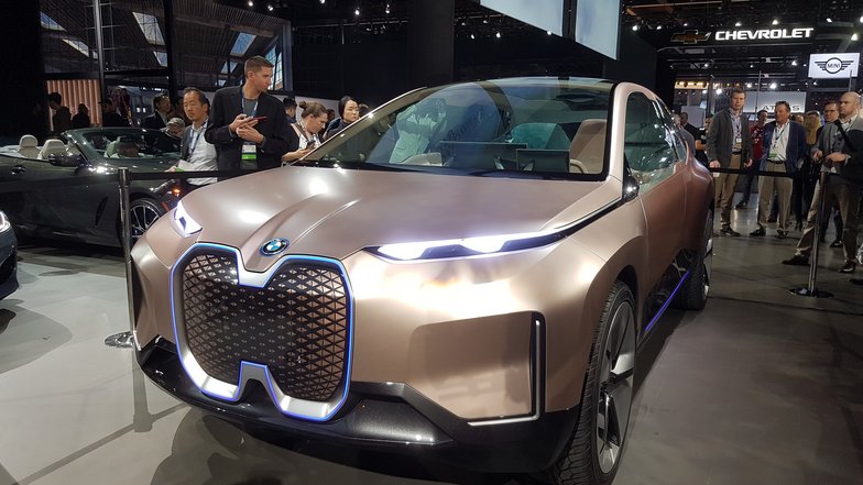 slide image for gallery: 23914 | BMW Vision iNext