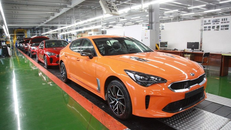 slide image for gallery: 27338 | Kia Stinger(c)