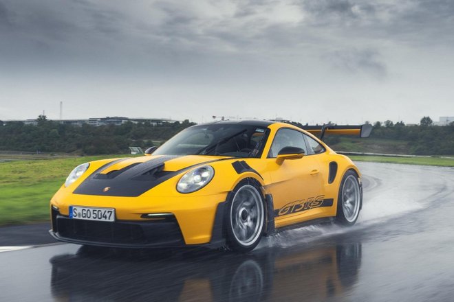 Новости Опубликовано 13 февраля 2025, 16:47 1 мин. a A Porsche 911 GT3 RS получил особые дождевые шины Они разработаны совместно с Michelin