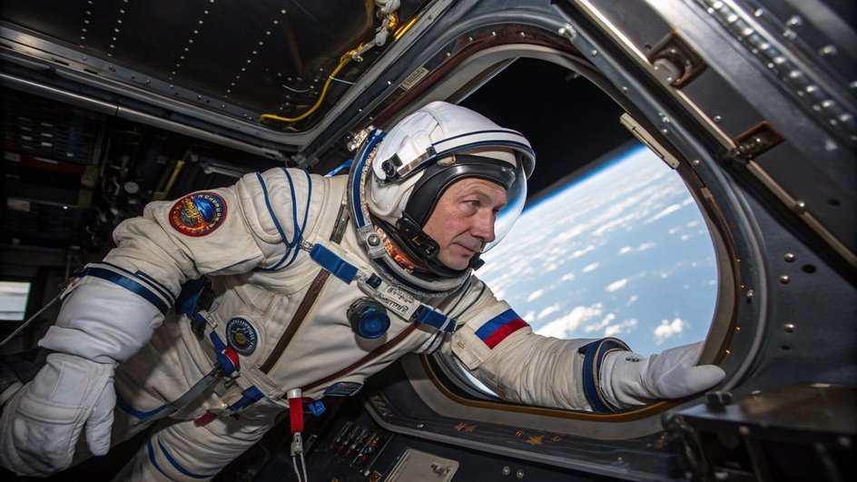 Космонавт в МКС Космонавт в МКС