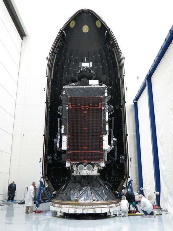 Спутник Inmarsat в головном обтекателе ракеты Falcon 9. Фото: Inmarsat