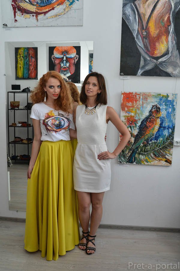 Солистка группы «Топлесс» Тиана Баньковская (слева)