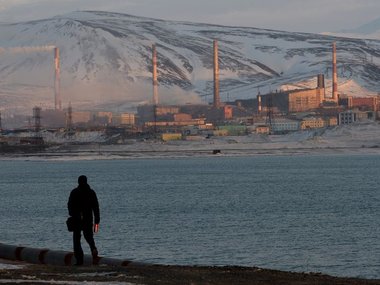 Норильск – промышленный город. Первые месторождения здесь были найдены в 1921 году. А в 1935 году началось строительство горно-металлургического комбината, благодаря которому и появился сам город.