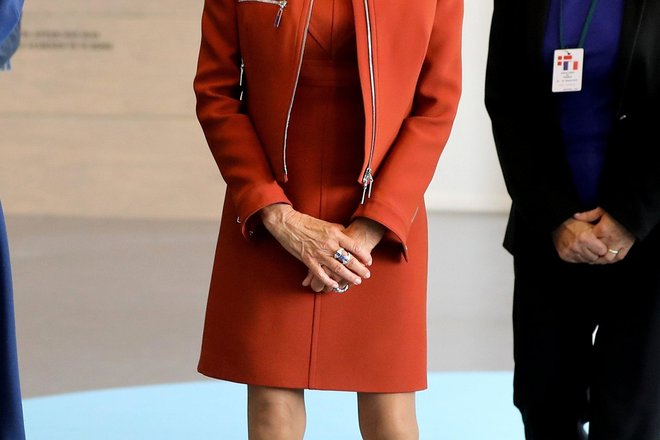 65-летняя Брижит Макрон снова в мини (переодеваем звезду) 65-летняя Брижит Макрон снова в мини (переодеваем звезду)