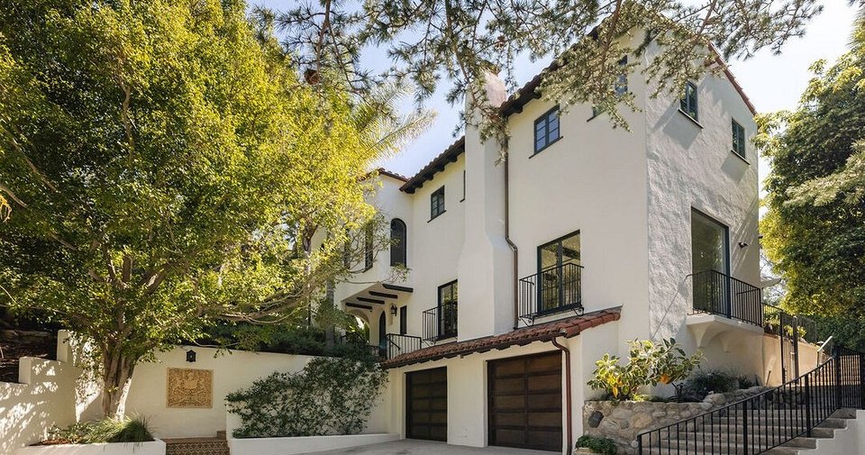 Звезда «Теории большого взрыва» Саймон Хелберг выставил на продажу дом в Лос-Анджелесе