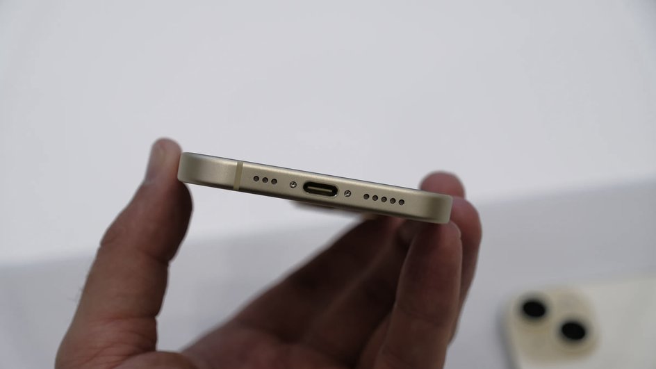 iPhone 15 стал первым айфоном с разъемом USB-C