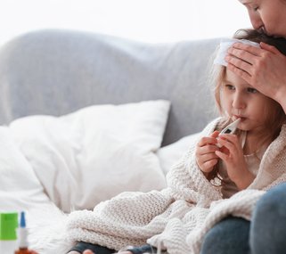 Бабушкина шаль и не только: 8 самых теплых воспоминаний о том, как мы болели в детстве