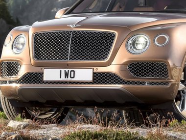 slide image for gallery: 17725 | Bentley Bentayga 1