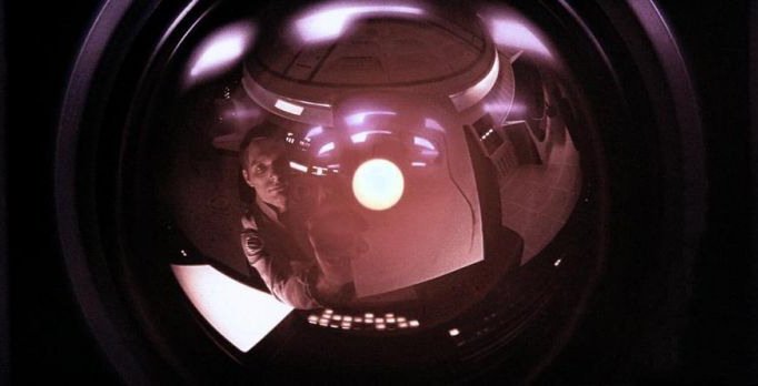 Бортовой компьютер с голосовым управлением HAL 9000. / Фото – кадр из фильма.