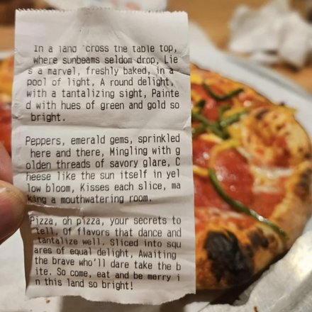 Стихотворение о пицце, которую сочинил Poetroid.