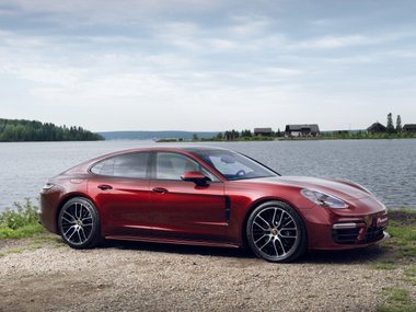 slide image for gallery: 28347 | Panamera