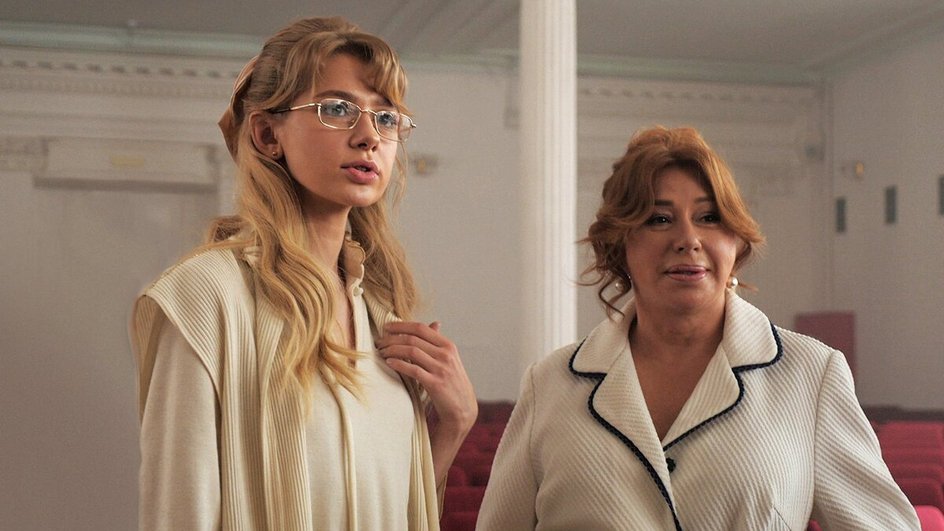 Алена Апина сыграла педагога консерватории в сериале «Комбинация» Алена Апина сыграла педагога консерватории в сериале «Комбинация»