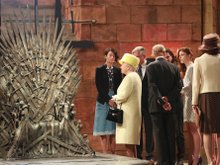 Елизавета II на съемочной площадке «Игры престолов» Елизавета II на съемочной площадке «Игры престолов»