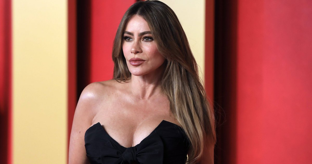 Sofia Vergara, 52-year-old, in a gown with a deep neck made a splash on social networks