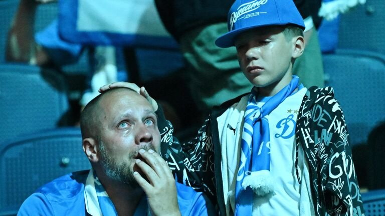Плакали и проклинали всех. Как фанаты ждали золото «Динамо» в Москве