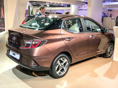 slide image for gallery: 25624 | Hyundai Aura