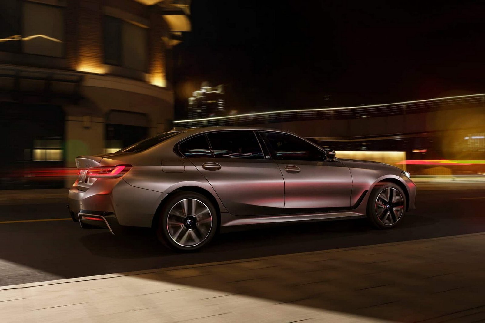BMW показала особую «тройку» в честь полувекового юбилея BMW показала особую «тройку» в честь полувекового юбилея