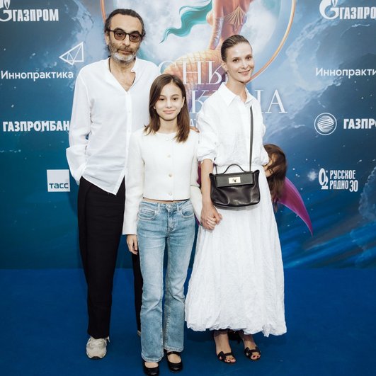 Светлана Иванова с семьей на премьере шоу «Сны Пушкина», фото: пресс-служба Светлана Иванова с семьей на премьере шоу «Сны Пушкина», фото: пресс-служба