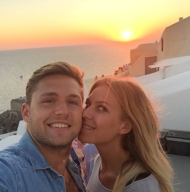 Влад и Рита проводят медовый месяц на острове Санторини