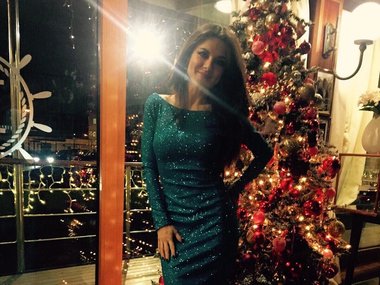 Slide image for gallery: 14147 | Певица Анна Плетнева в новогоднюю ночь восхитила поклонников длинным вечерним платьем изумрудного цвета, усыпанным блестками. Фото: instagram.com