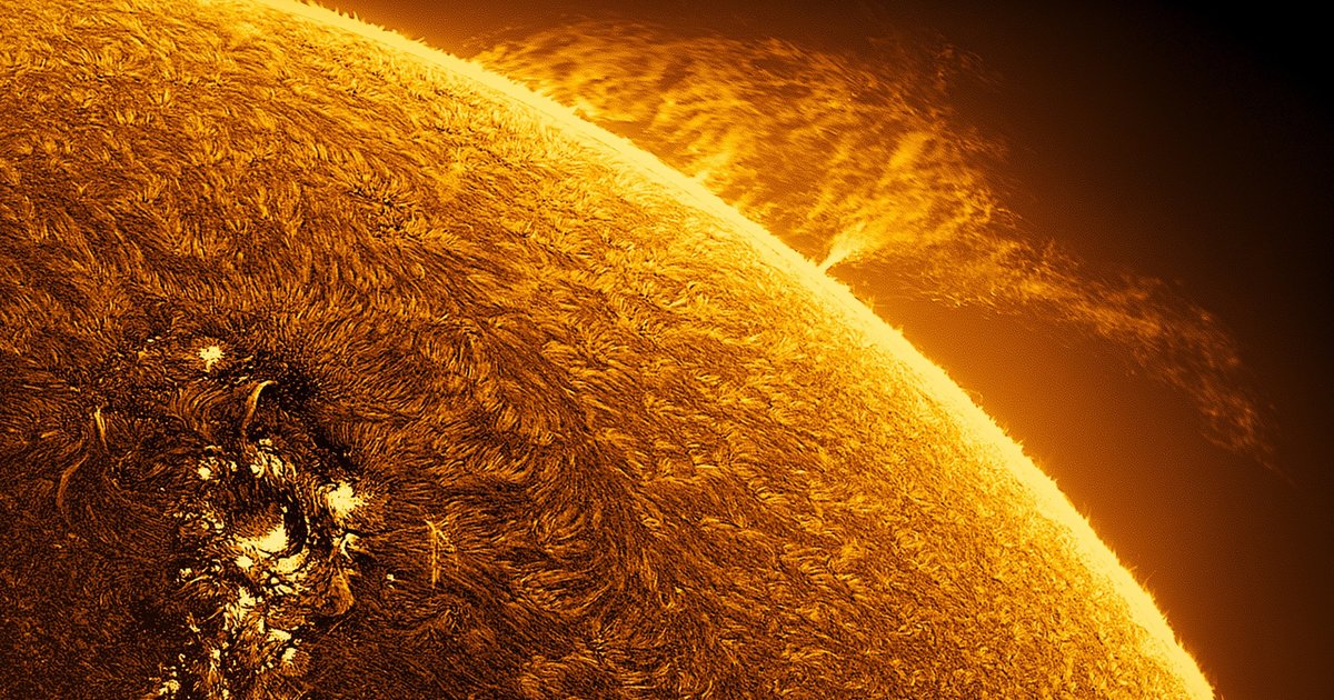 Астрофотограф снял гигантское солнечное пятно крупным планом