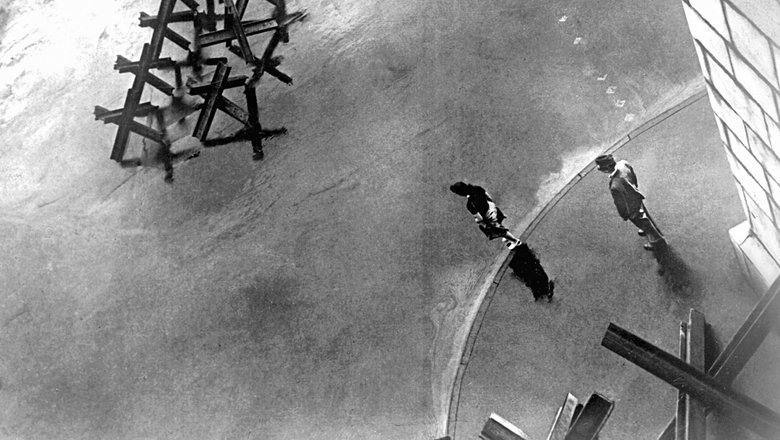 Кадр из фильма «Летят журавли», 1957 (Киностудия «Мосфильм») Кадр из фильма «Летят журавли», 1957 (Киностудия «Мосфильм»)