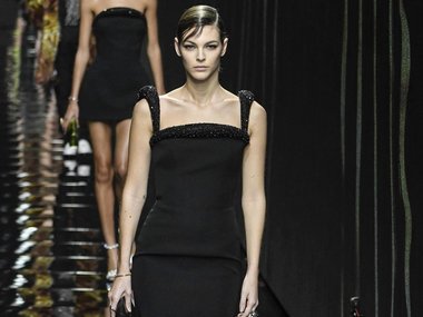 Slide image for gallery: 12542 | Виктория Черетти на показе Versace. Источник: legion-media.ru
