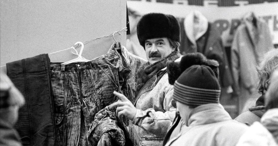 Россияне до сих пор одеваются на рынках. Почему их не смущают наглые продавцы и некачественные вещи?