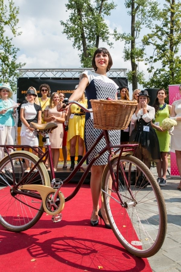 Победительница в номинации «Самый стильный велосипед» Анна Мустафаева