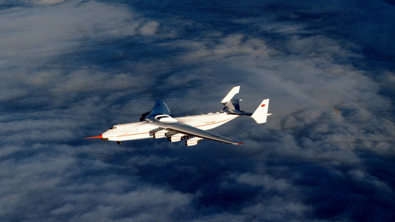 Heavy aircraft. АН-124 Руслан с Бураном. АН-248. АН 225 фото. Красивый самолёт с Бураном.