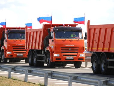 slide image for gallery: 26484 | Путин проехал на Aurus по новой крымской дороге