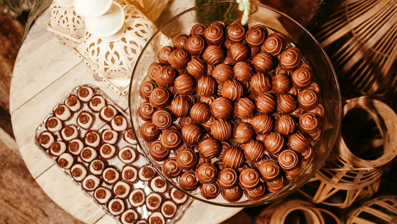 При изготовлении шоколада образуются молекулы, которые могут быть потенциально опасны в больших количествах.