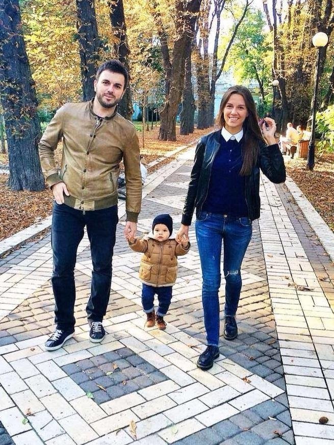 Григорий вместе с женой Кристиной и сыном Ваней