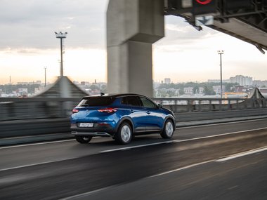 slide image for gallery: 26505 | Opel Grandland X динамика