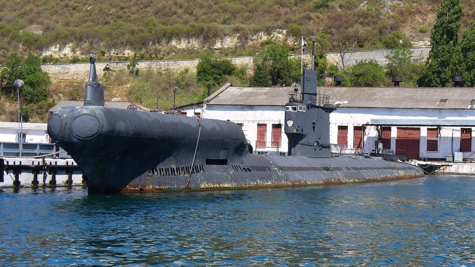 Российская подводная лодка ПЗС-50 (плавучая зарядовая станция)