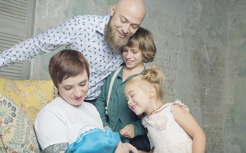 Тутта Ларсен с мужем и детьми