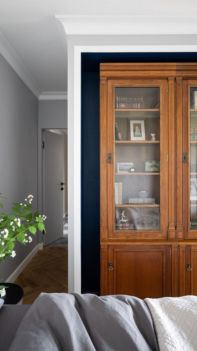 До и после: как дизайнеры превратили темную квартиру с ремонтом из 2000-х в светлый стильный интерьер
