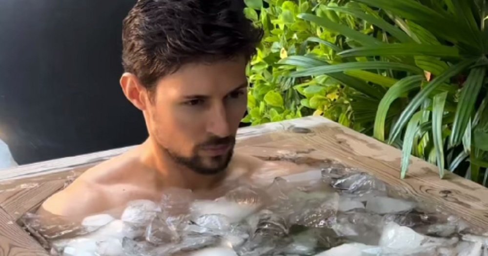 Павел Дуров принимает ледяную ванну: видео завирусилось в сети