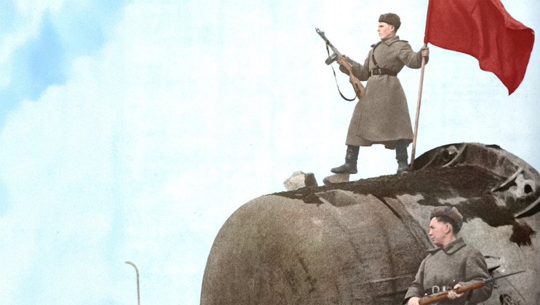 Советские солдаты возле бункера Regenwurmlager, 1944 г. Советские солдаты возле бункера Regenwurmlager, 1944 г.