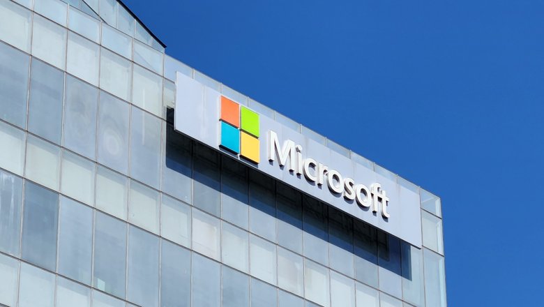 Логотип Microsoft на одном из зданий компании