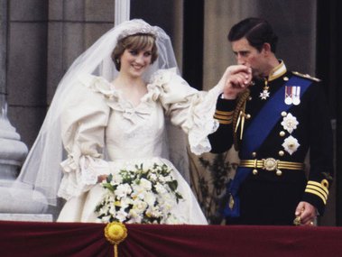 Slide image for gallery: 3803 | Церемония бракосочетания Дианы и Чарльза получила название «свадьбы века». Телетрансляцию в прямом эфире смотрели 750 миллионов человек.