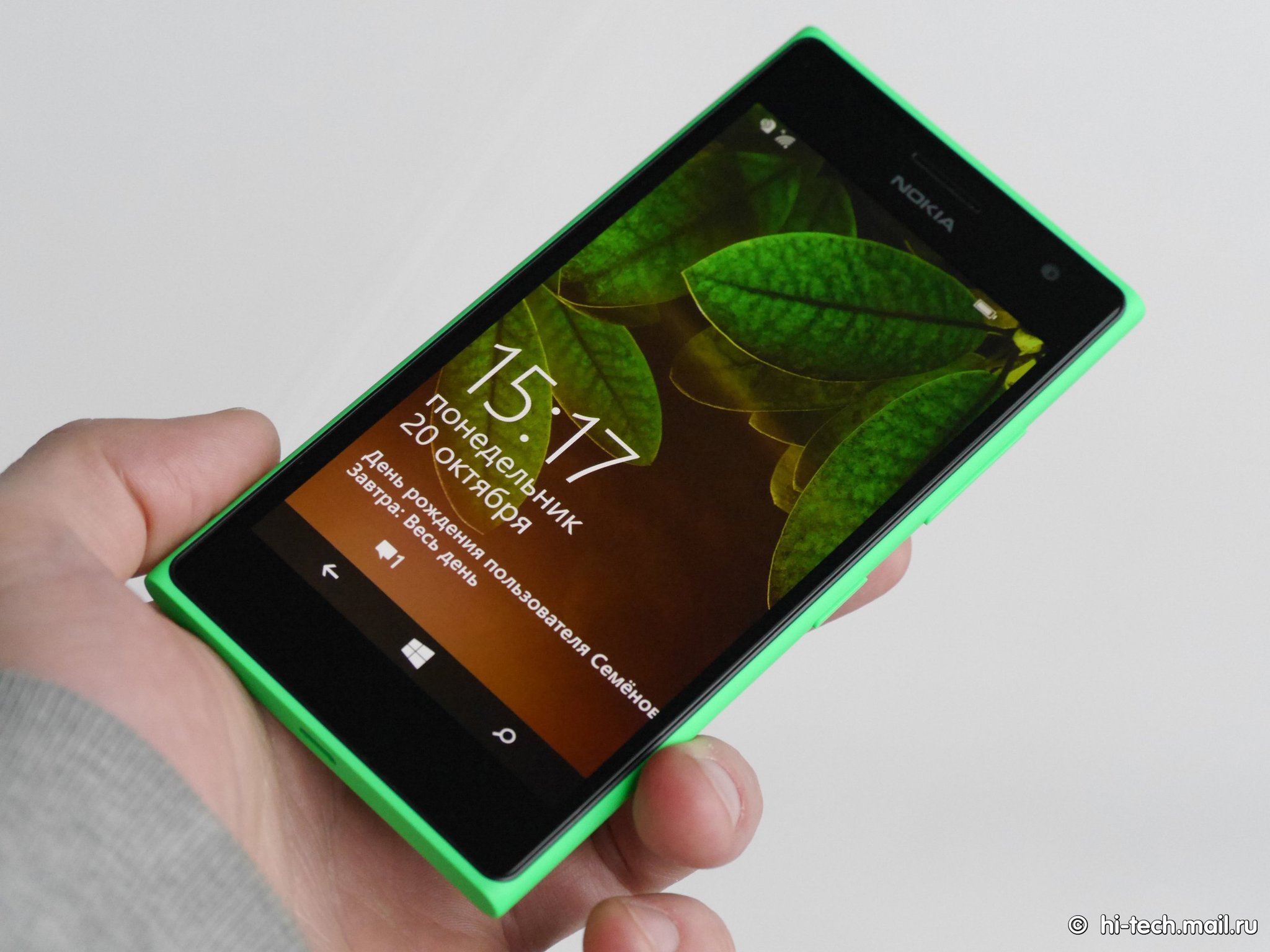 Обзор Nokia Lumia 735: недорогой смартфон с беспроводной зарядкой - Hi-Tech  Mail.ru