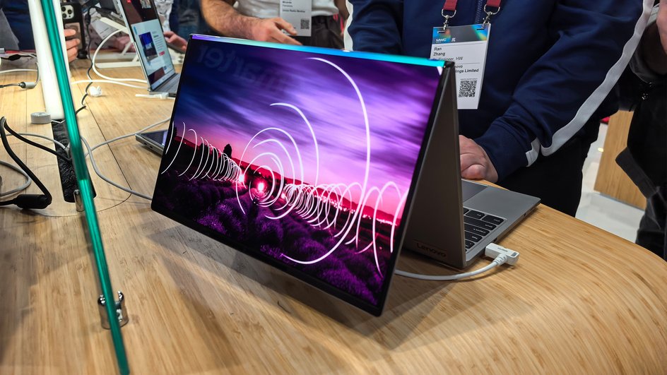 Ноутбук Lenovo Flip AI PC на MWC 2025 Ноутбук Lenovo Flip AI PC на MWC 2025