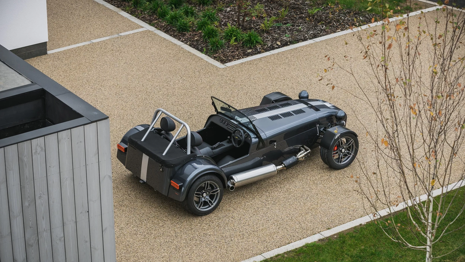 Всего изготовлено 20 Caterham Seven CSR Twenty для Великобритании и 20 для рынка США