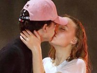 Content image for: 505016 | Лили Роуз-Депп и Тимоти Шаламе «поймали» за поцелуями