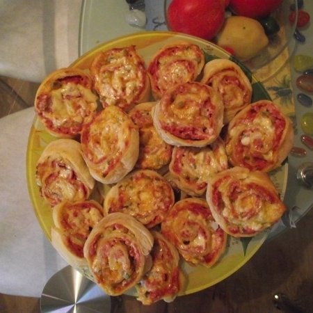 Рецепт мини пиццы в духовке из дрожжевого теста с фото пошагово