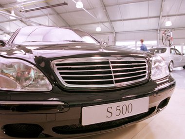 Slide image for gallery: 12867 | Mercedes-Benz S-класса в 220 кузове. Фото: legion-media.ru