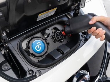slide image for gallery: 24021 | Nissan Leaf