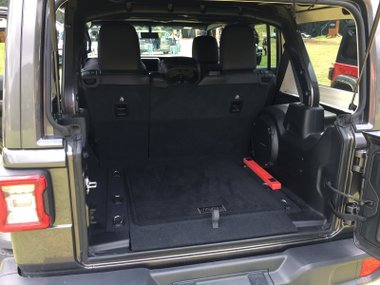 slide image for gallery: 23684 | Jeep Wrangler