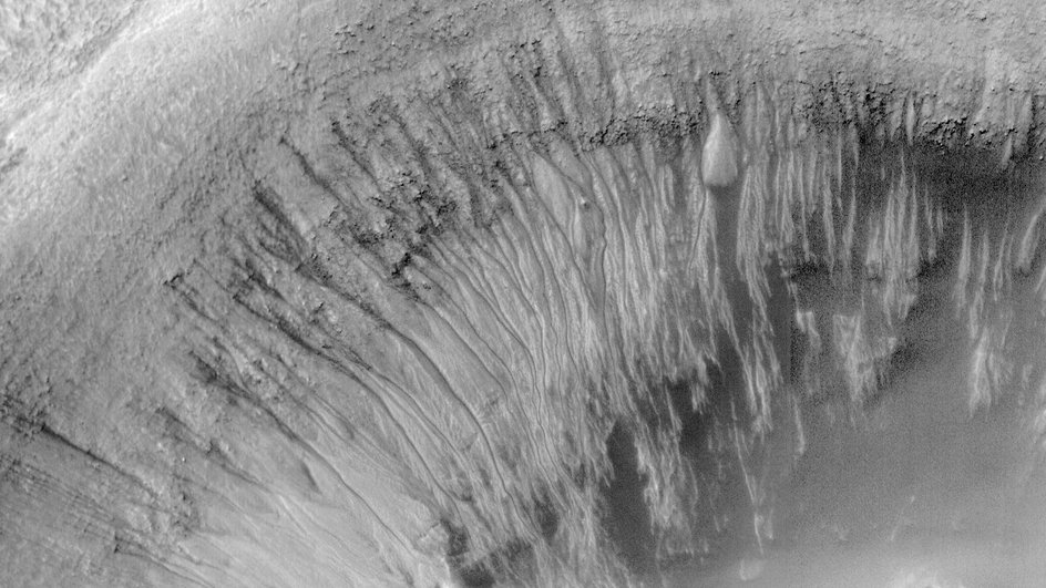 Снимок аппарата Mars Global Surveyor со следами протоков на Марсе Снимок аппарата Mars Global Surveyor со следами протоков на Марсе
